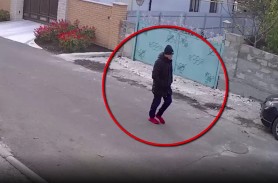 ATENȚIE la imagini! Bărbatul este căutat de polițiști. Riscă închisoare pe un termen de la 5 la 10 ani